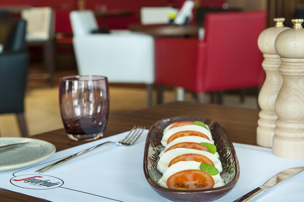 Damac Maison Cour Jardin Dubai Exterior photo Caprese salad